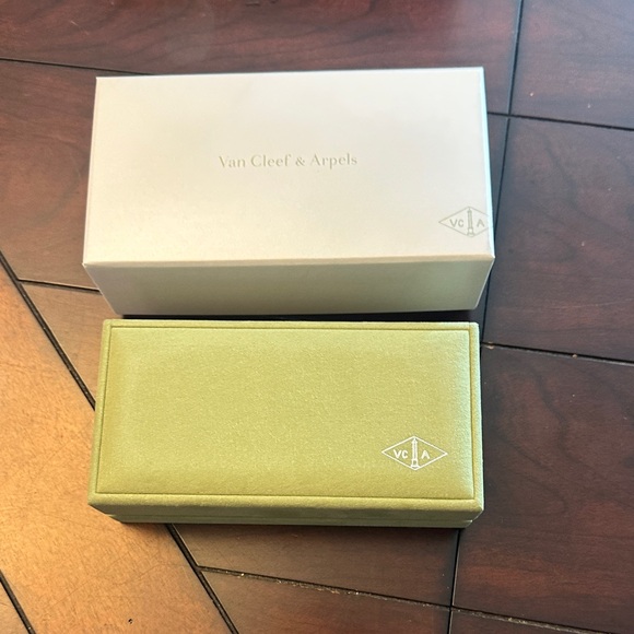 Van Cleef & Arpels Bracelet Jewelry Box